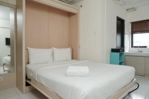 Comfortable and Homey Studio Apartment at Kebagusan City By Travelio