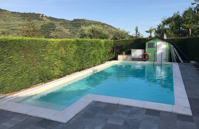 Comfortable apartment with garden and pool, 10 minutes from the sea