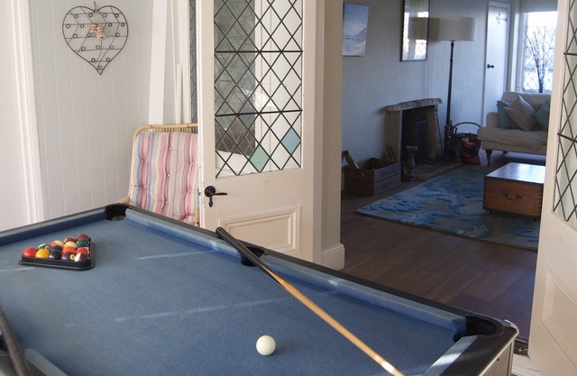 Comfortable Beachfront House With Large Pet & Child-Friendly South-facing Garden