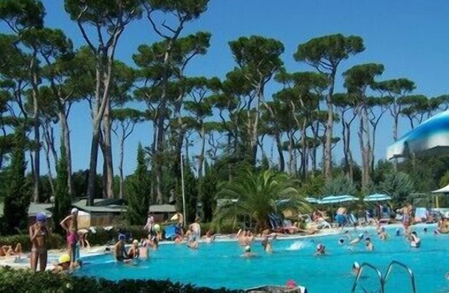 Comfortable Campsite-chalet G10 Tuscany Near sea