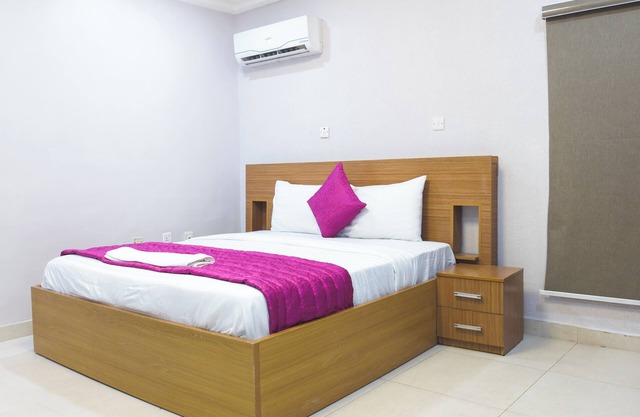 Comfortable Single Room in Central Lagos Amethyst