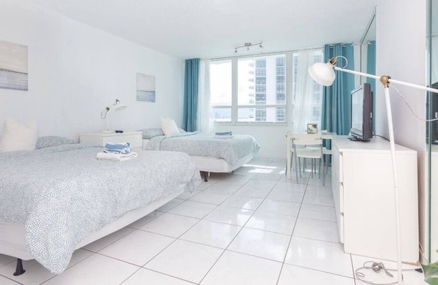 Comfortable Studio for 4, Beach Access, FREE Parking and more!