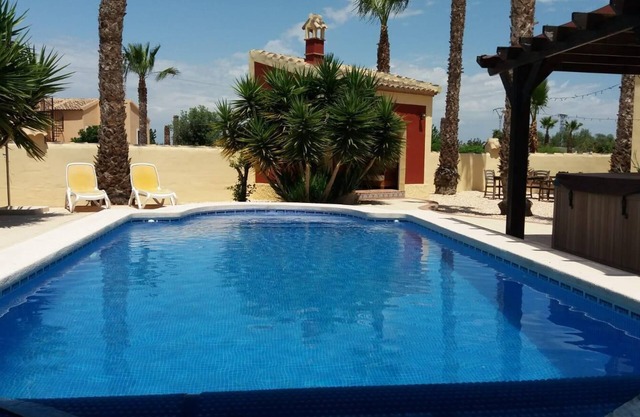 Comfortable Twin bed room located in the countryside with outdoor pool