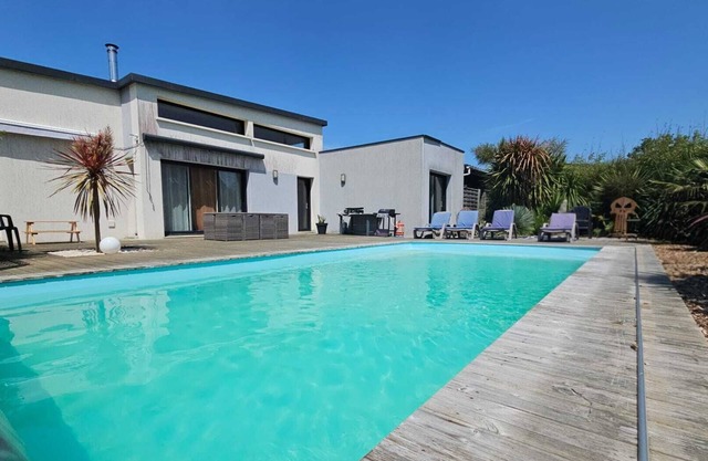 Comfortable villa with heated pool