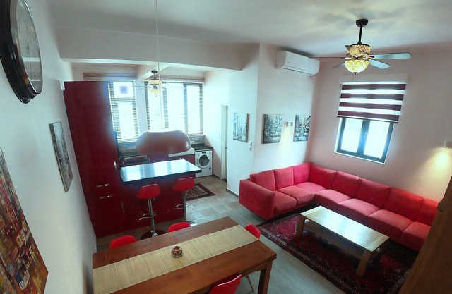 Comfortable & Welcoming 2 Bedroom Apartment