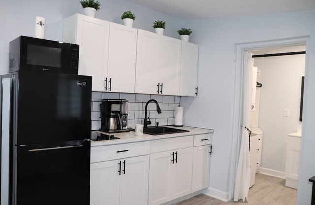 Comfy 1-BR Studio in South Florida Near beach - AC, Washing Machine, Netflix