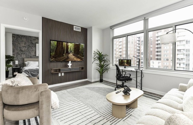 Comfy 2BR Oasis with Scenic Rooftop & Gym