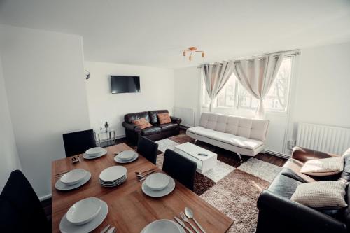 Comfy Home-Wood Green