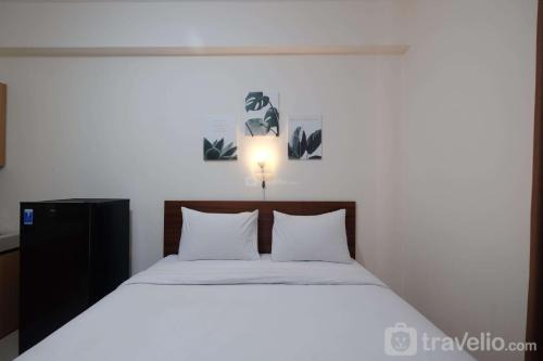 Comfy Studio at Bogorienze Apartment near The Jungle Waterpark By Travelio