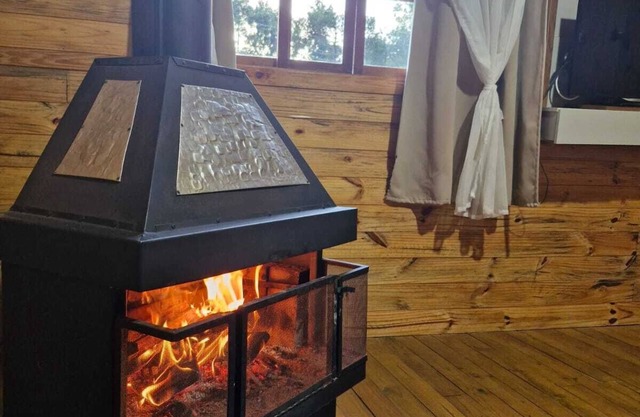 Complete Site, With Fireplace, Family and Friends!