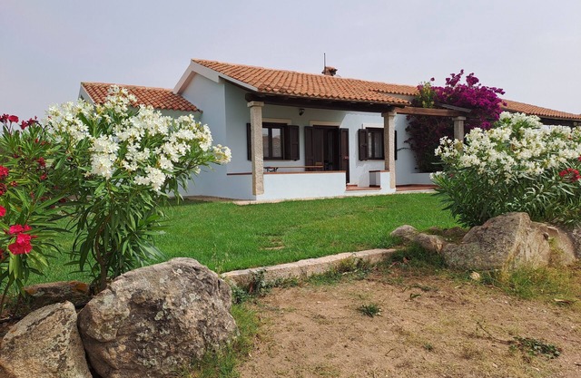 Completely renovated house with large garden on three sides