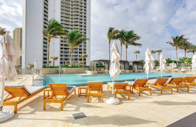 Condo at Amrit Ocean Resort w/Panoramic Views