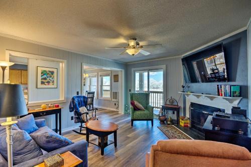 Condo with Pool Access, Right On Beech Mountain!