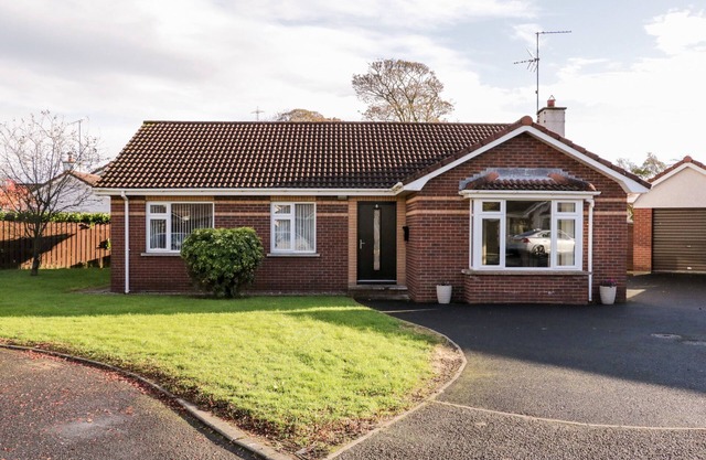 CONEYVILLE, pet friendly, with open fire in Culmore, Londonderry