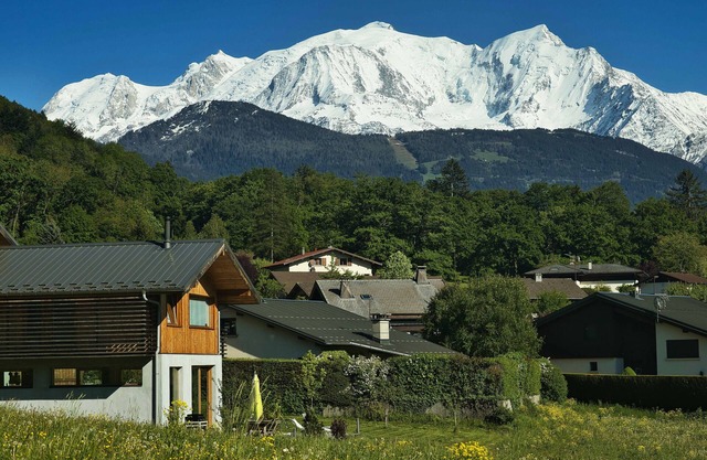 Contemporary family chalet at the foot of Mont Blanc