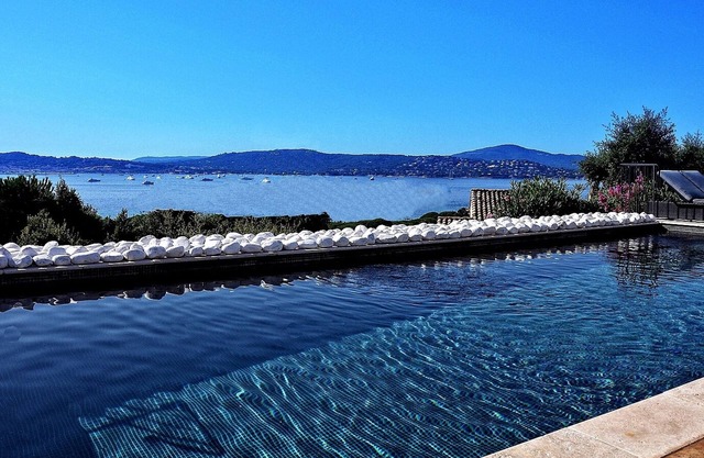 Contemporary French Riviera Villa With Heated Swimming Pool And Only 3 Minutes F