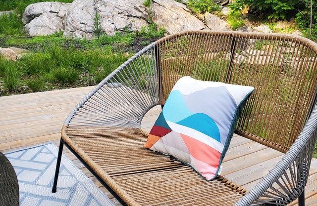 Contemporary Villa Nordica, close to downtown/Beach/Free Provincial Park Pass