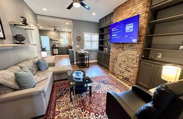 Convenient 1 BR close southside