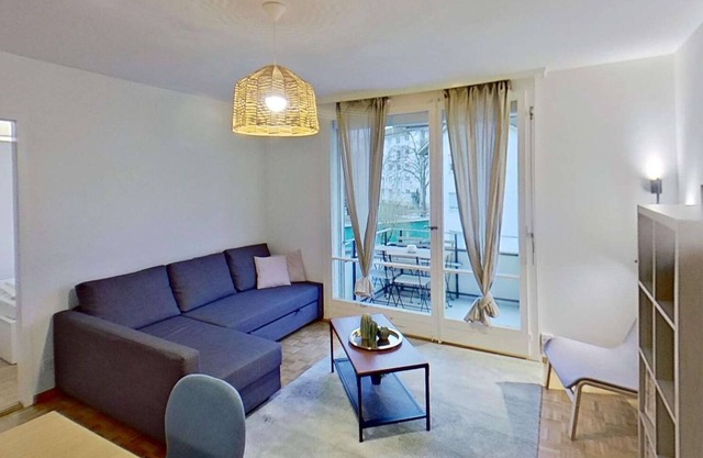 Convenient 2BR Stay with Easy Transport