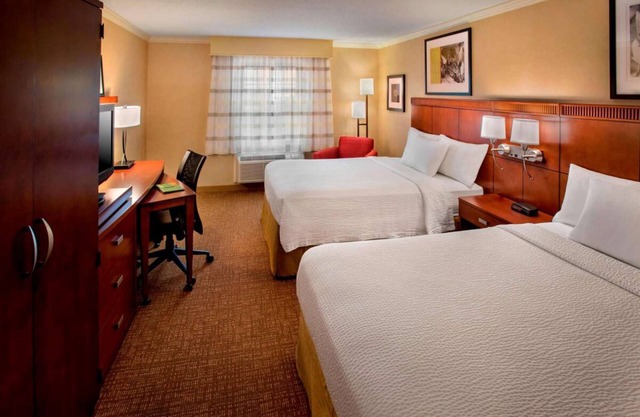 Convenient Stay! 2 Comfortable Units, Pet Friendly Accommodation!