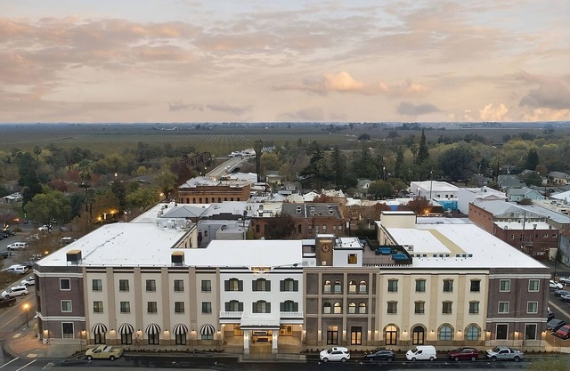 Convenient Stay in Winters! Two Units with Free Parking, Downtown Location!