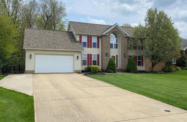 Convenient to airport, downtown, & parks.