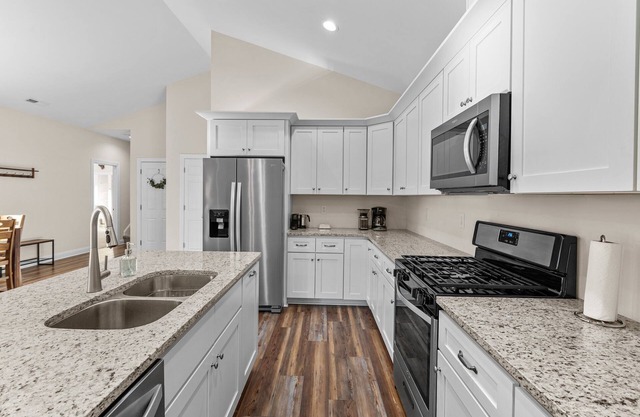 Convenient to New Bern and Havelock!