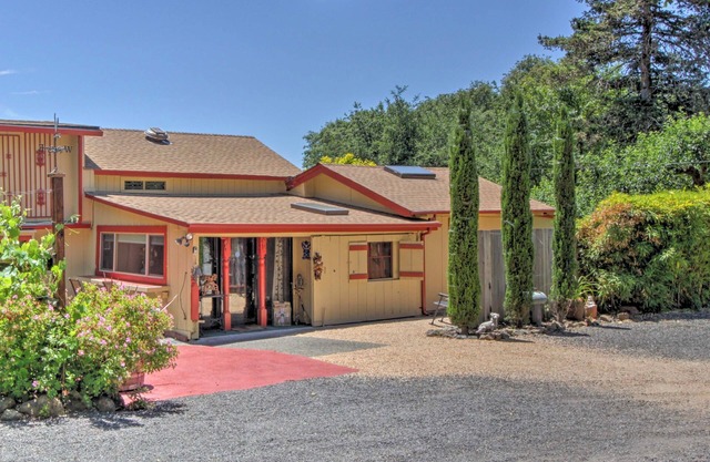 Converted Barn in Sebastopol w/Private Patio!