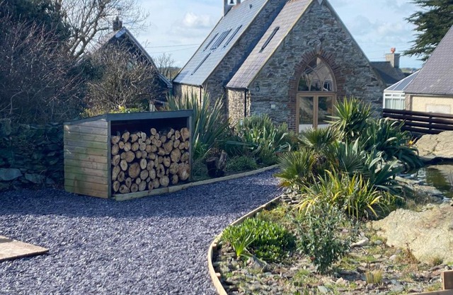 Converted chapel - Sant Pedr Newydd - with sea views