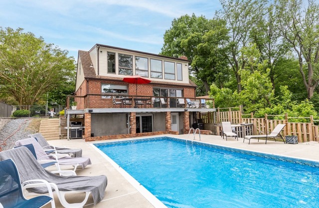 Cool Spring waterfront apartment with pier mins to Annapolis