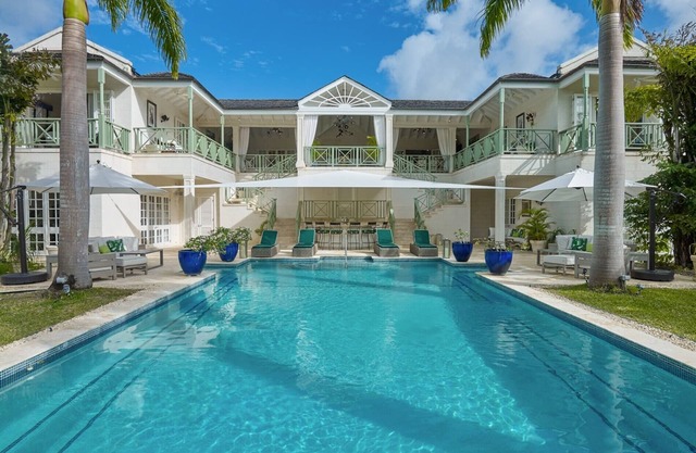 Cool Wind - Luxury private 5 bedroom villa with beach privileges