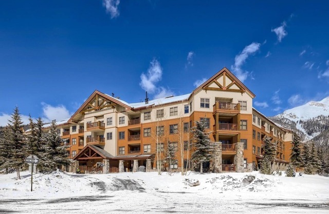 Copper Springs 209 2 Bedroom Condo by RedAwning