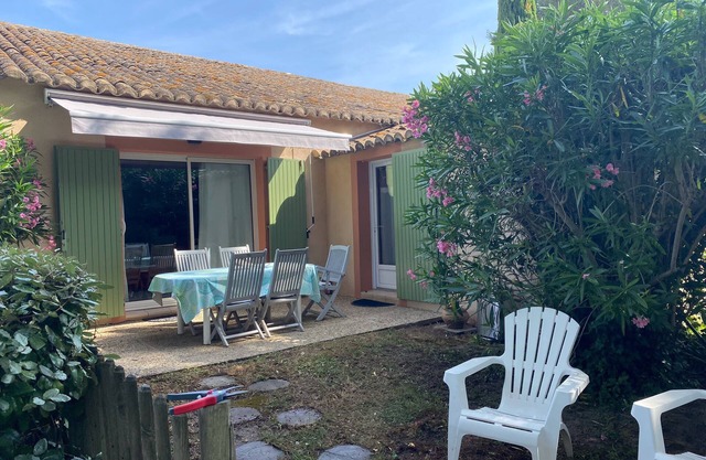 Coquette rental for 2, air-conditioning in living room, large plot, private swimming pool