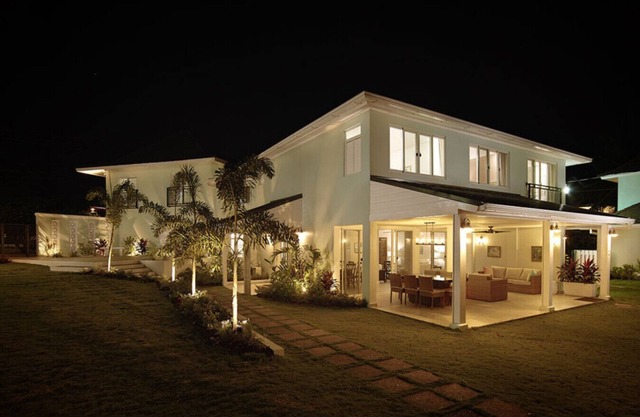 Coral Cay Villa Beachfront Retreat Pool, Panoramic Ocean Views & Modern Design