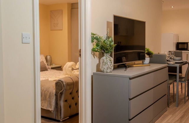 Cosy 1 Bedroom Apartment with Private Patio Area