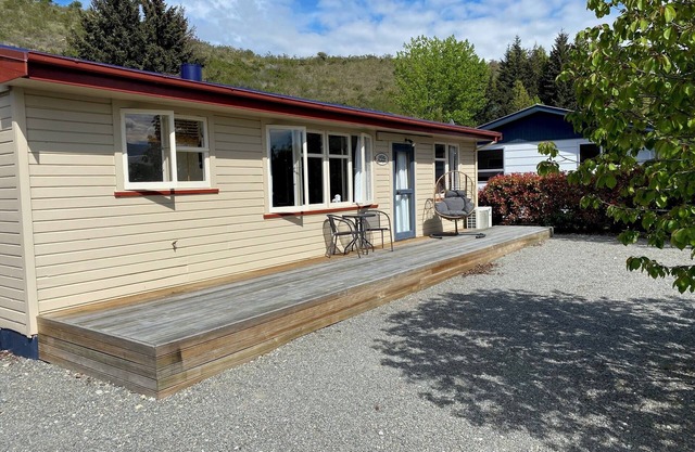 Cosy 1960's Kiwi Holiday House