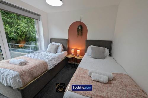 Cosy 3-Bed Home, Free Parking & WiFi