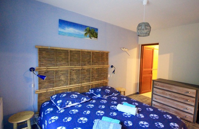 Cosy 4/6-person gîte in lovely grounds with swimming pool near Sarlat