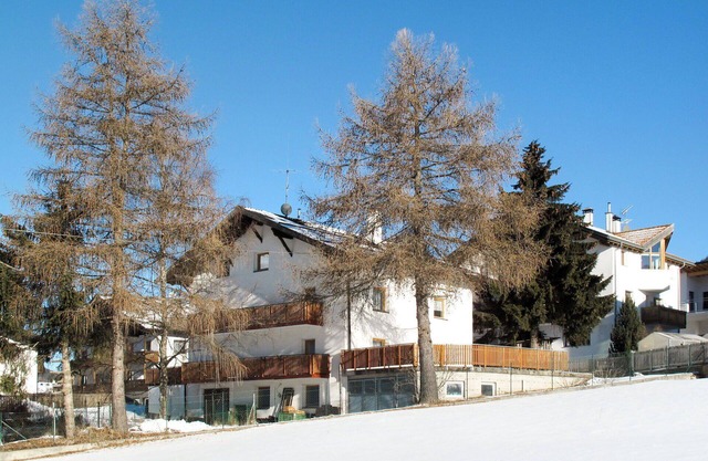 Cosy apartment for 6 people with WIFI, TV, terrace and parking
