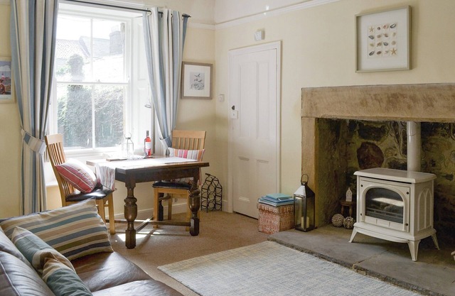 Cosy and welcoming terraced cottage a short walk from the beach at Alnmouth.
