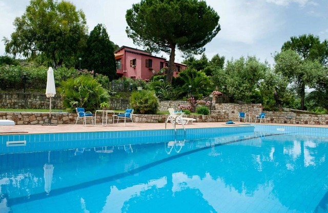 Cosy apartment in villa with pool, A/C, WIFI, TV, patio and panoramic view, close to Cefalù