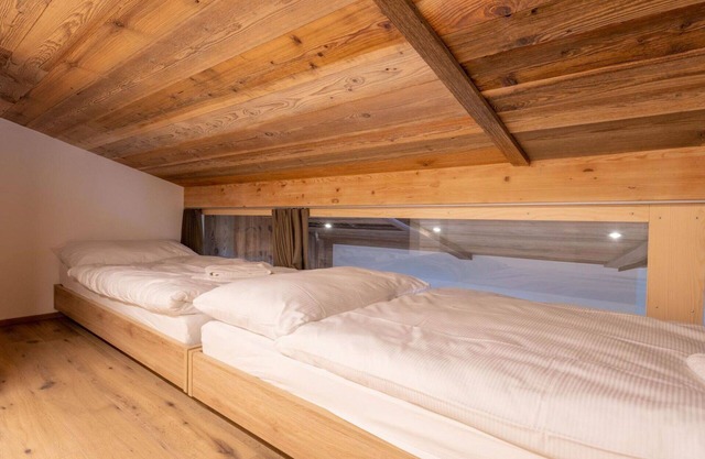 Cosy apartment for 7 people with hot tub, WIFI, TV and balcony