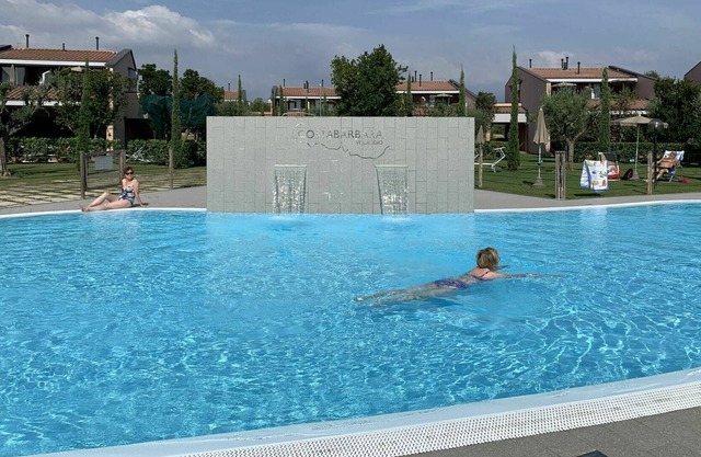 Cosy apartment for 4 guests with pool, WIFI, A/C, TV, terrace, pets allowed and parking