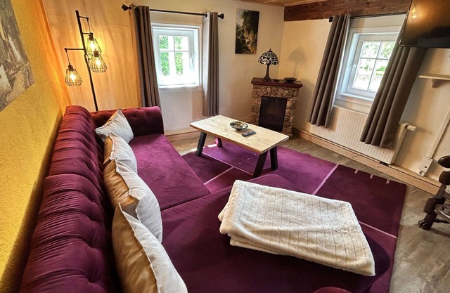 Cosy apartment for 12 guests with hot tub, WIFI, TV, patio and pets allowed
