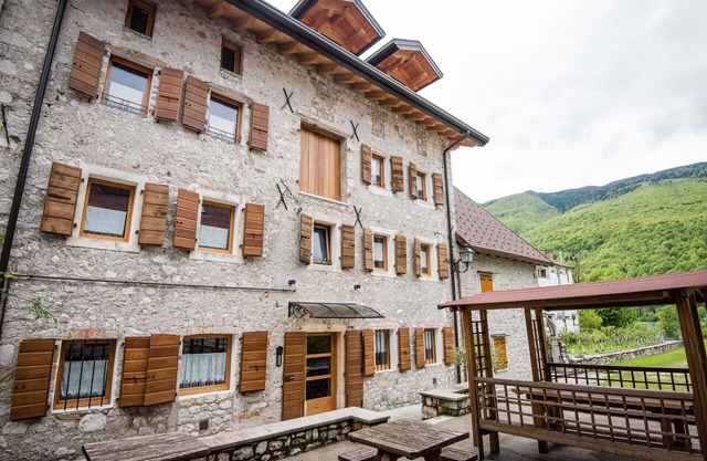 Cosy apartment for 2 people with WIFI, TV, patio, pets allowed and parking