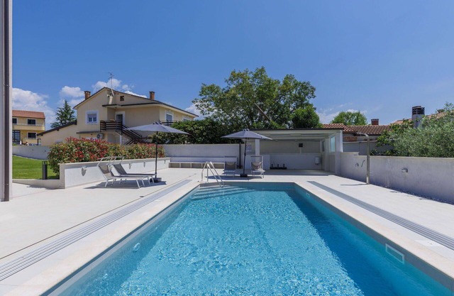 Cosy apartment for 6 guests with pool, A/C, WIFI, TV and terrace