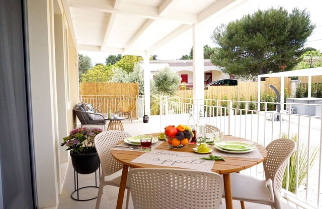 Cosy apartment in villa for 4 guests with WIFI, A/C, hot tub, TV and veranda, close to Alberobello