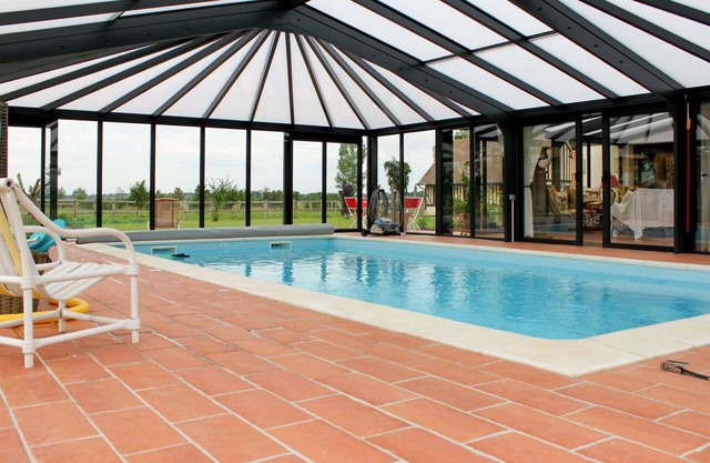 Cosy apartment in villa for 3 people with WIFI, pool, TV, patio, pets allowed and parking