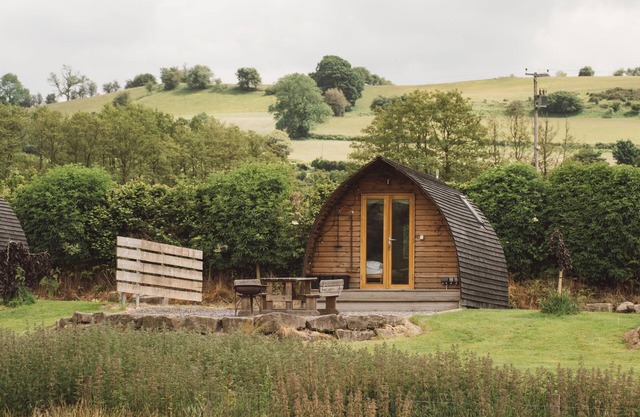 Cosy En-suite Glamping Cabin Near Hay-on-Wye.