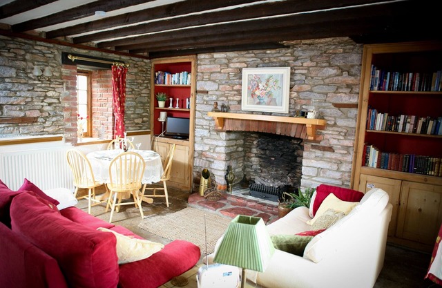 Cosy & homely cottage 1m from Brixham-Tucked away from the hustle and bustle .